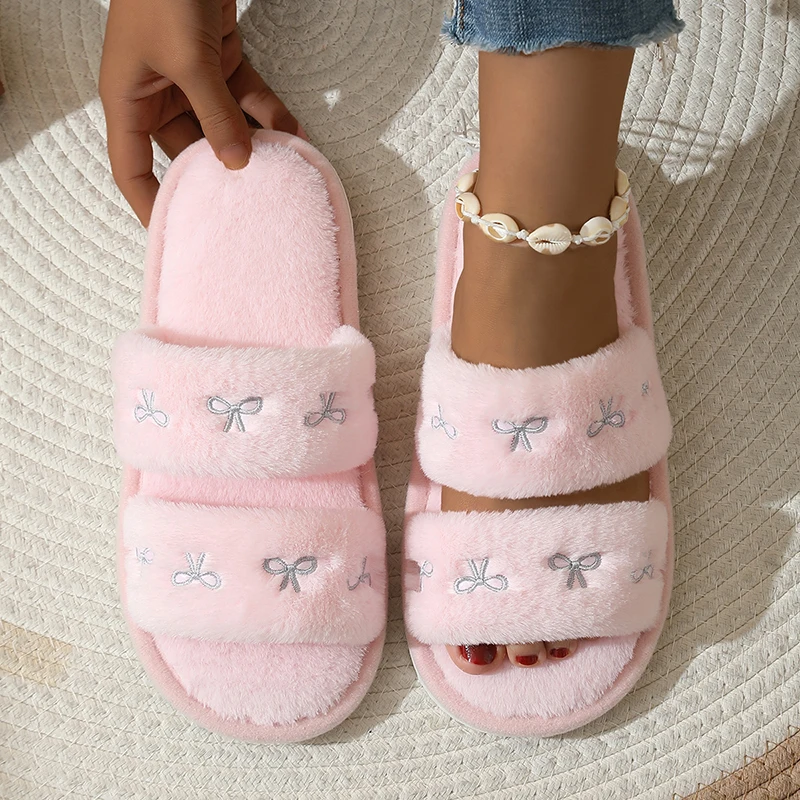 Modieuze Pluche Slippers met S - Embroidery Design Free recensie en prijs