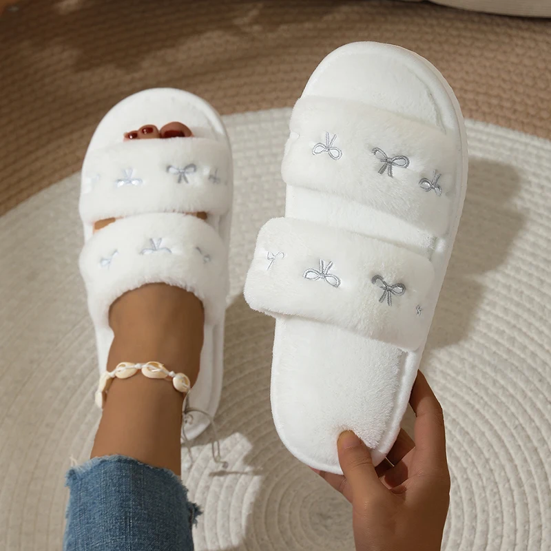Modieuze Pluche Slippers met S - Embroidery Design Free recensie en prijs