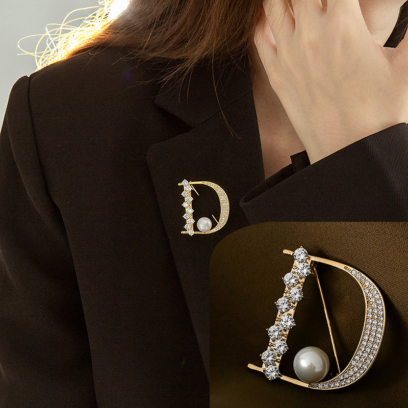 Luxe Strass Letter D Broches v - Embroidery Letter M recensie en prijs