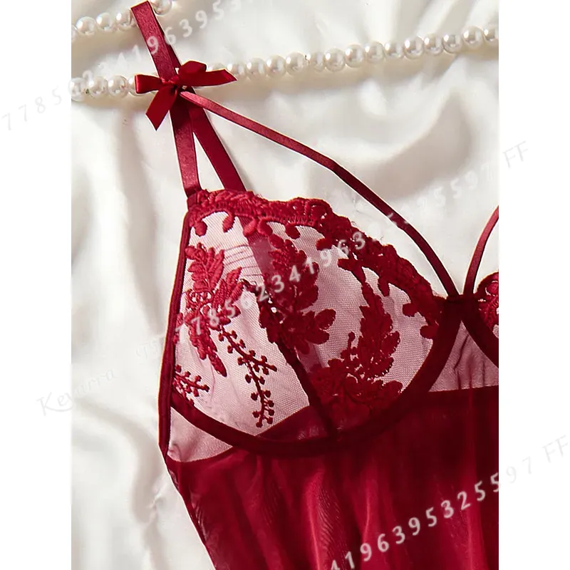 Wijnrode damesnachthemd in lan - Embroidery Design Free recensie en prijs