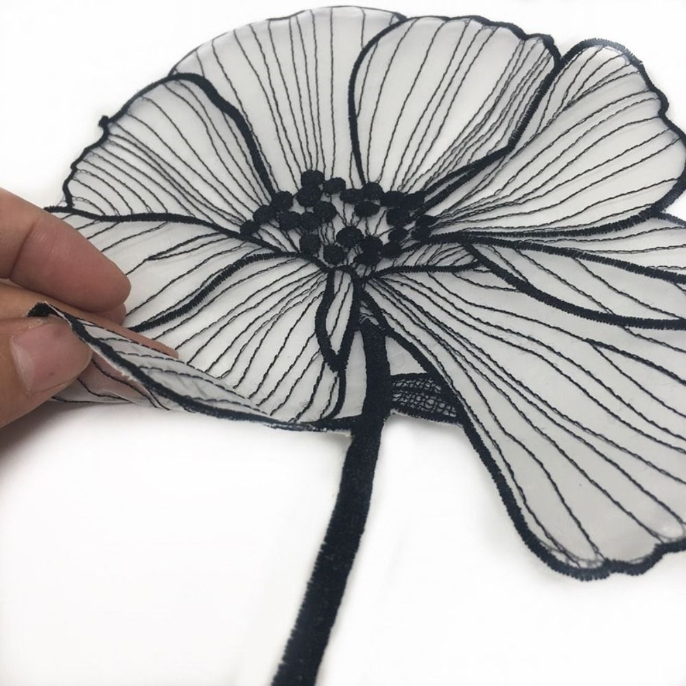 Borduurpatch Geborduurde bloem - Embroidery On Black Shirt recensie en prijs