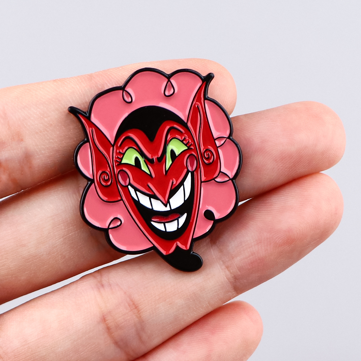 Schattig politiemeisje broche  - Embroidery Icon recensie en prijs