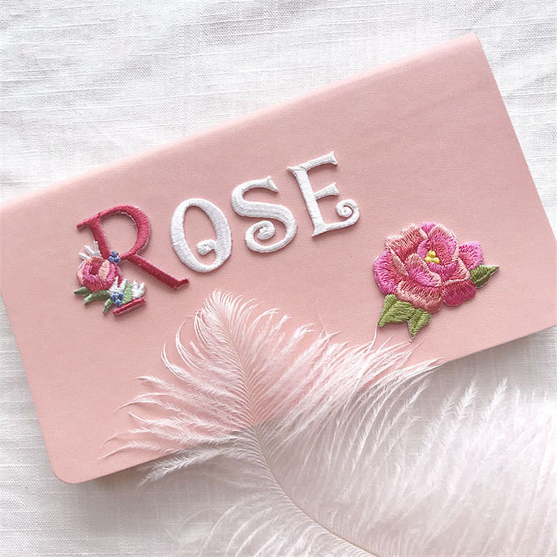 Prachtige Engelse letter cake  - Embroidery Letter M recensie en prijs