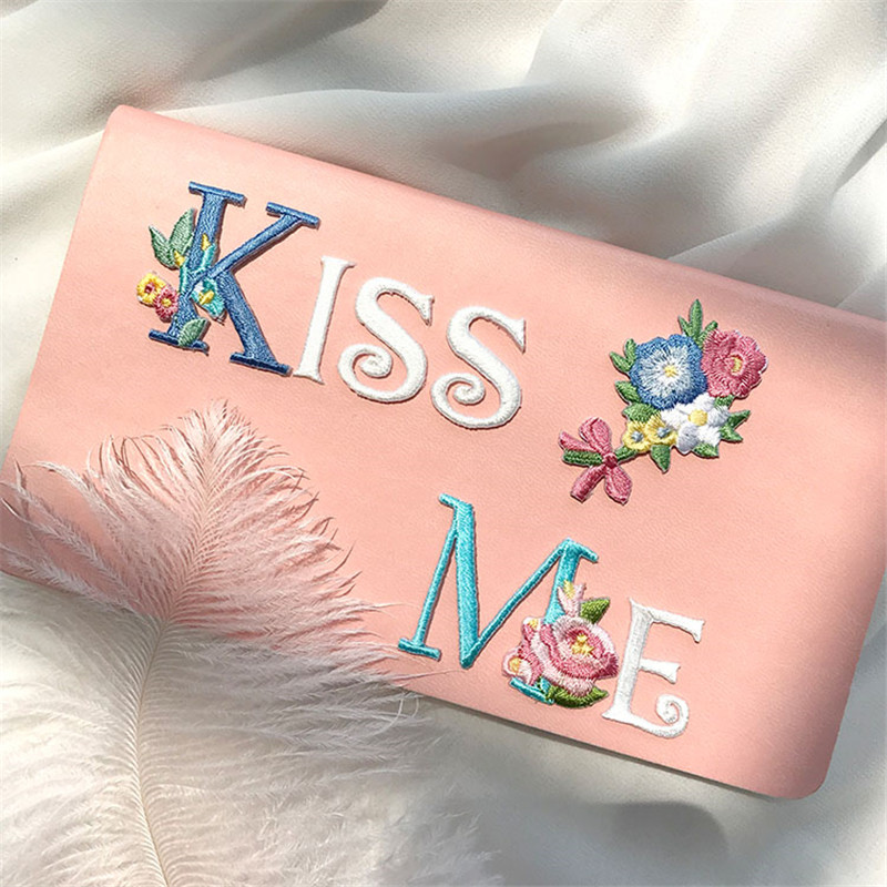 Prachtige Engelse letter cake  - Embroidery Letter M recensie en prijs