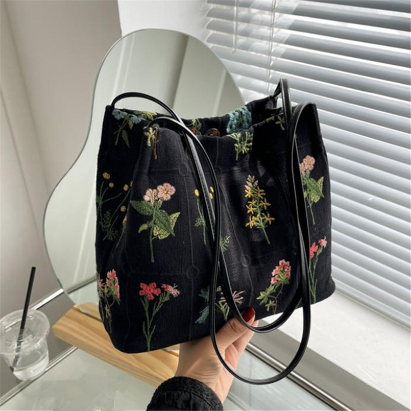 Modieuze geborduurde draagtas, - Embroidery Workshop recensie en prijs