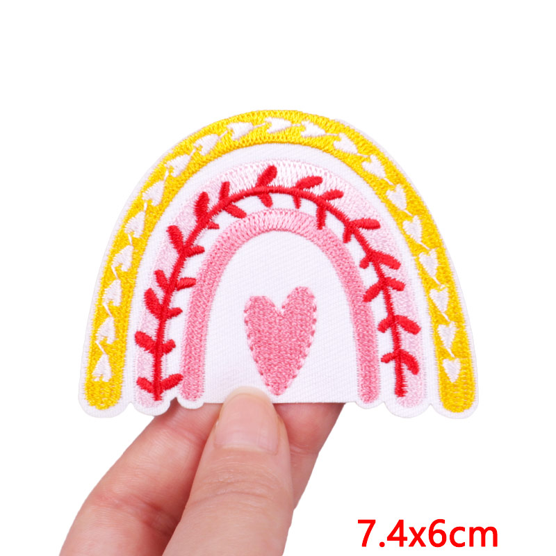 Cartoon regenboog geborduurde  - Embroidery Letter M recensie en prijs